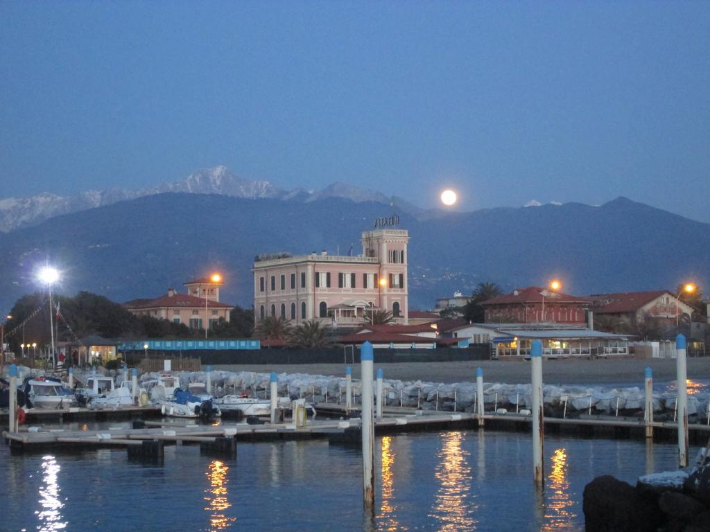 Hotel Italia มารีนา ดิ มาซซา ภายนอก รูปภาพ