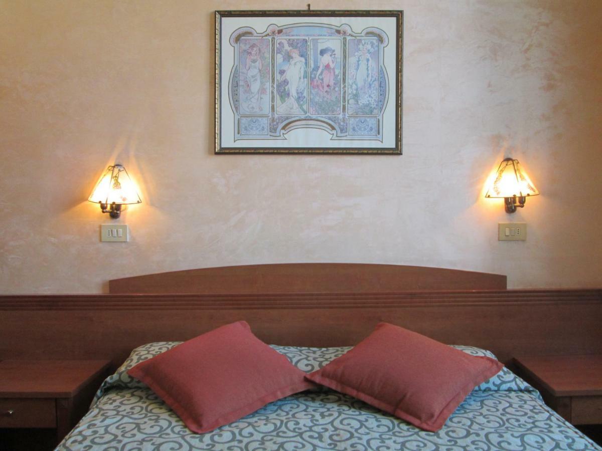Hotel Italia มารีนา ดิ มาซซา ภายนอก รูปภาพ